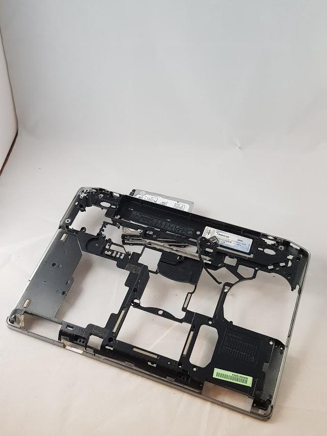 Dell P15G Bundcover – brugt reservedel